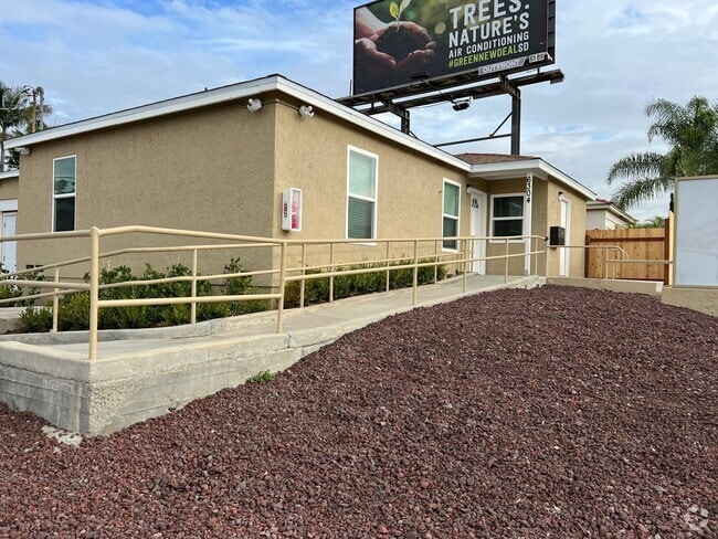 Building Photo - UNI Unit 6304 University Ave #1 Rental