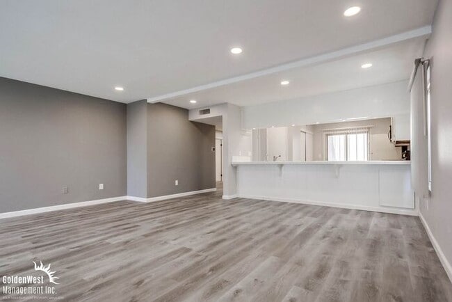 Building Photo - Spacious 3Bdm 2Ba Condo in Mission Valley Neighborhood!