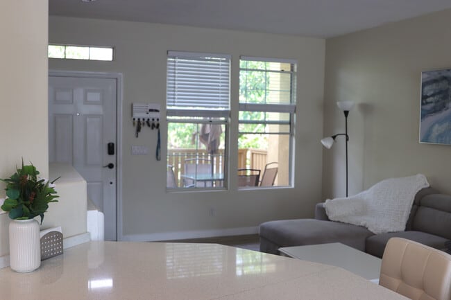 Photo - 523 W Summerfield Cir