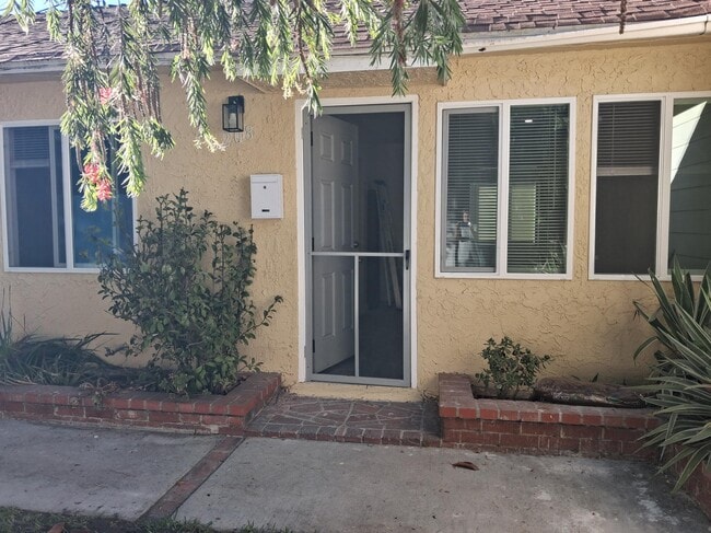 Front of Unit - 208 N Florence St Unit 208 Florence