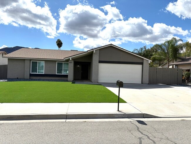 Building Photo - 3571 Lake Crest Dr