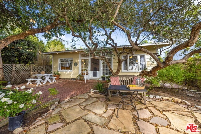 Photo - 2429 Beverley Ave