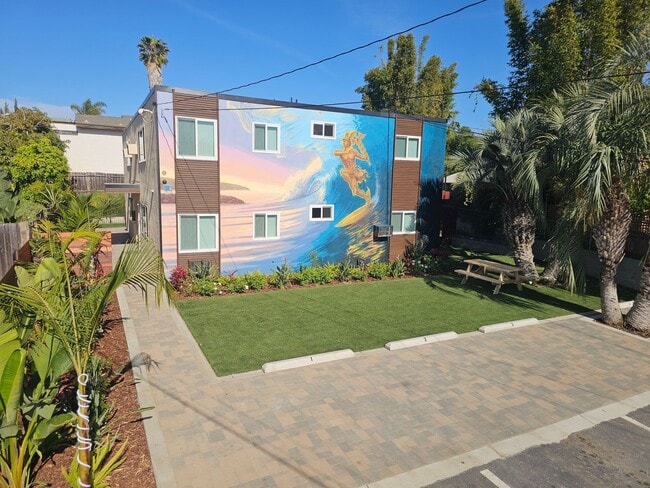 Building Photo - Encinitas Renovated Two Bedroom Apartment Unit D