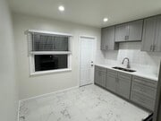 Photo - 421 E Acacia Ave