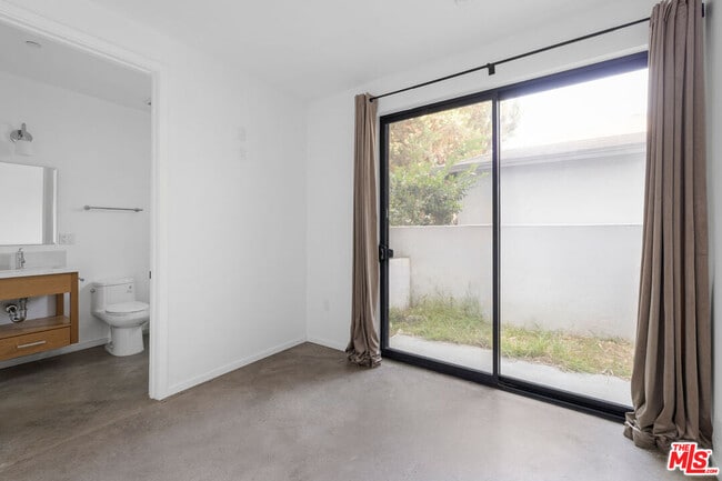 Photo - 1411 Roca Ln