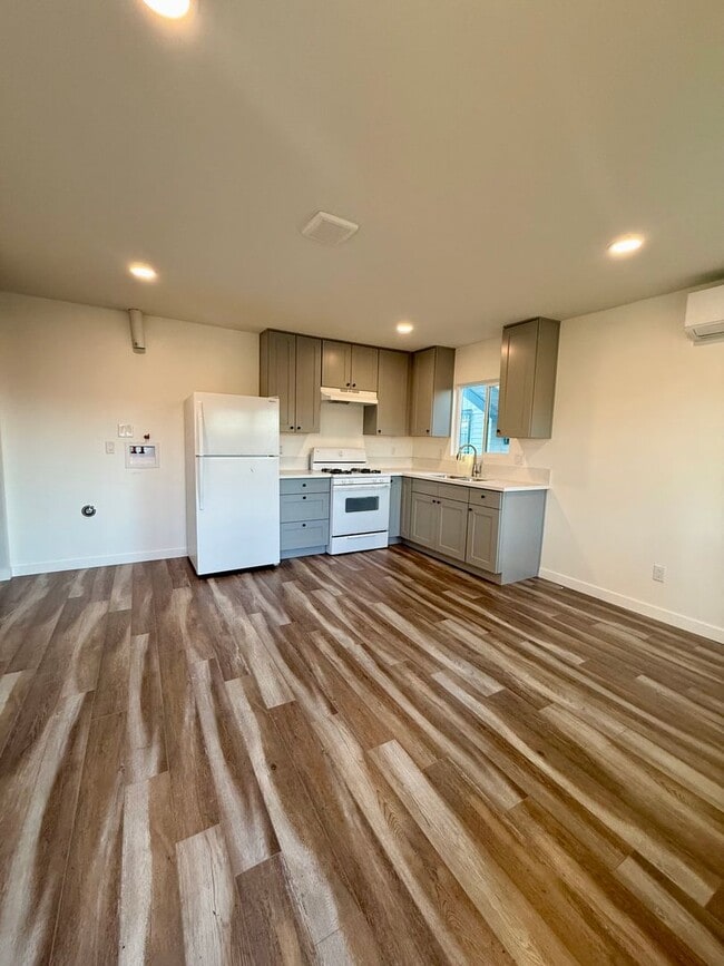 Photo - 700 E 50th St