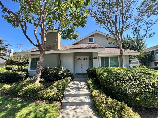 Building Photo - Complete Remodel Dearfield 3 bedroom 2.5 Bath home Ready for Lease