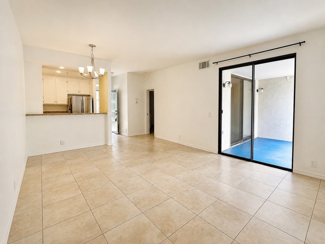 Building Photo - 2236 River Run Dr Unit 227