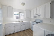 2BR, 1BA - 850SF - Kitchen - The Courtyard Apartments
