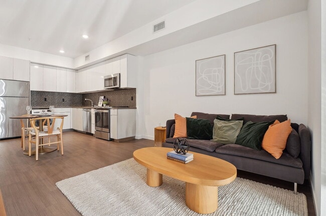 Photo - Luna On Wilshire