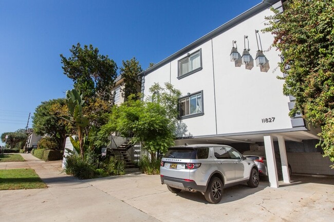 Photo - Chateau Brentwood