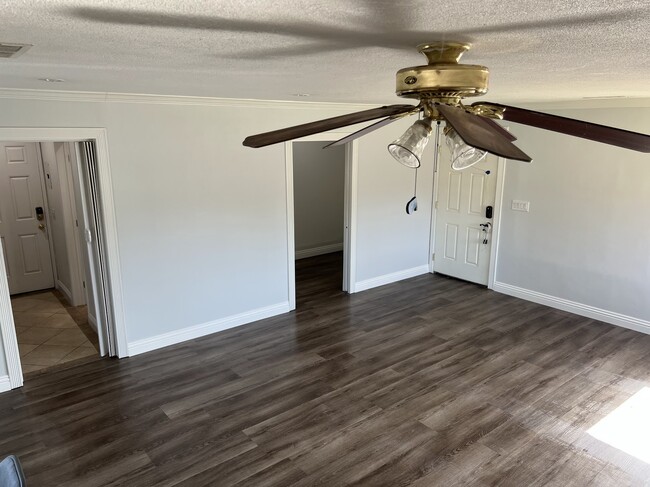 Photo - 2526 E Balsam Ave