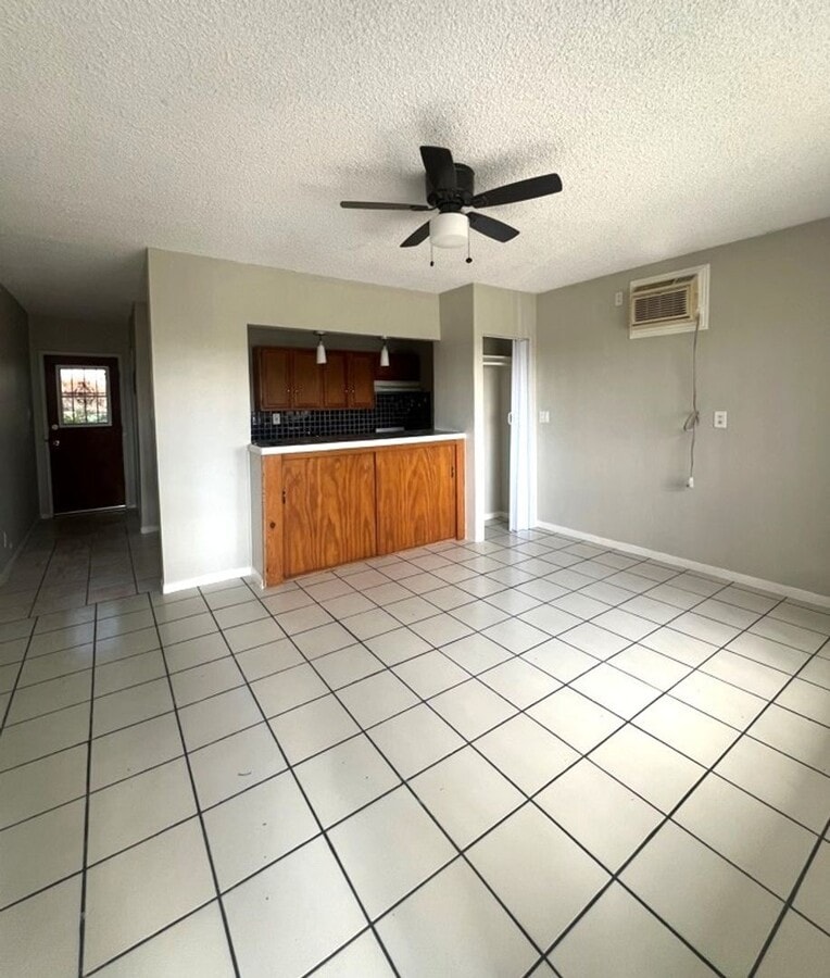 Photo - 5365 Huntington Dr N Unit 5365