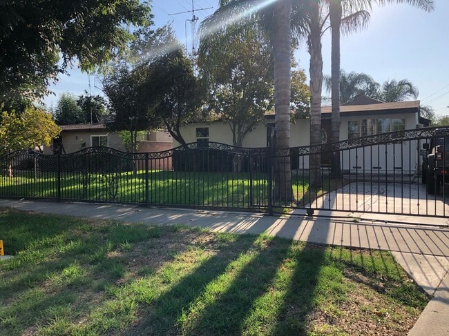 Photo - 526 S San Antonio Ave
