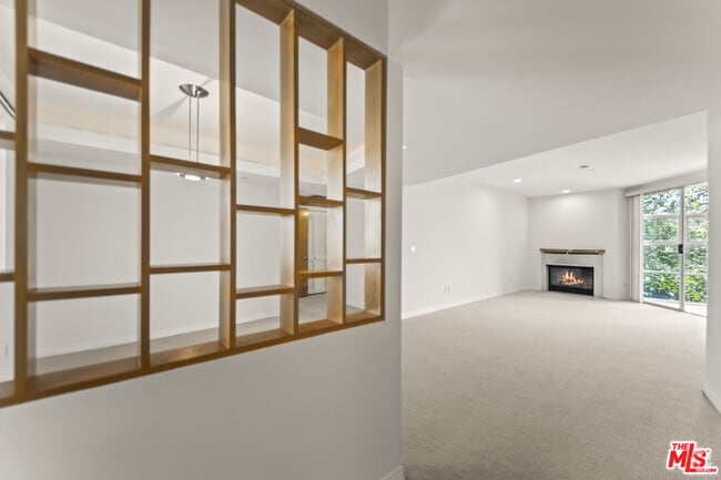 Building Photo - 171 N Church Ln Unit 308 Rental