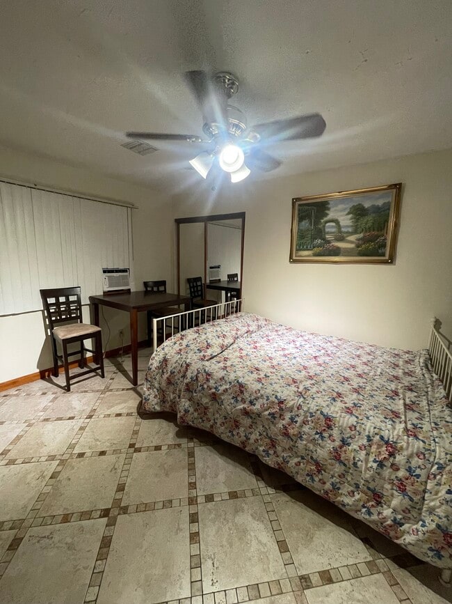 Photo - 19122 Clymer St