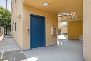 Elevator - 2724 Abbot Kinney Blvd. Apartments