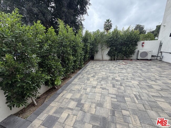 Photo - 6245 McLaren Ave