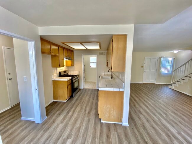 Photo - 553 W 22nd St