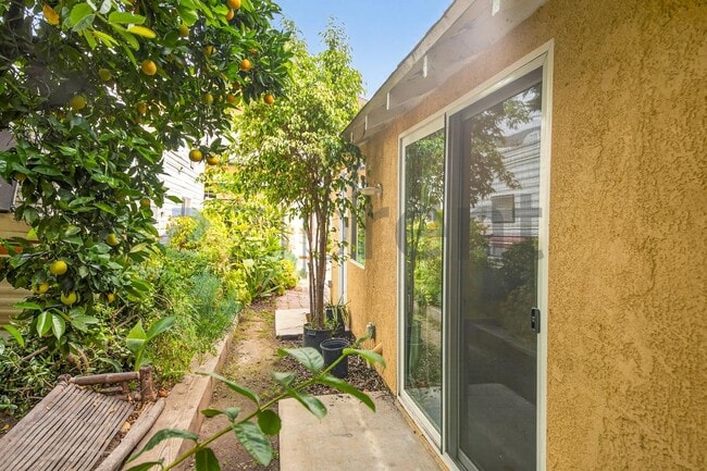 Photo - 2431 S Catalina St