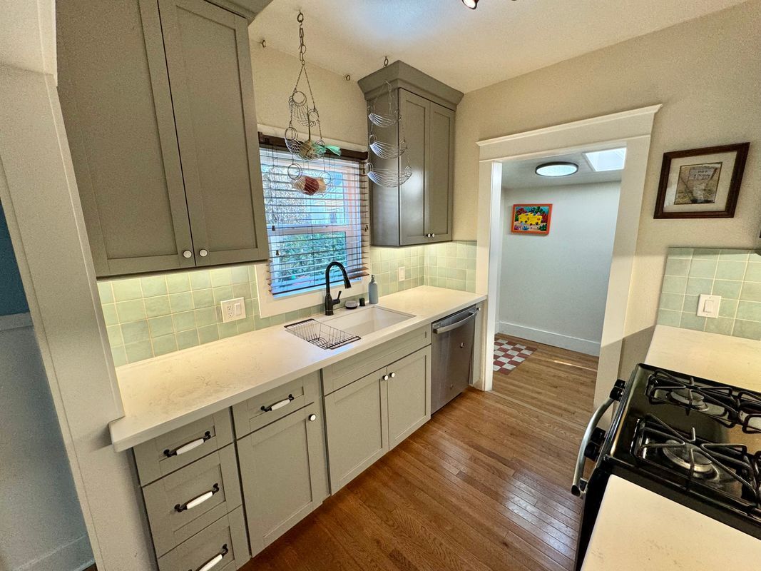 Photo - 425 W 5th St