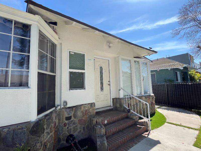 Photo - 2910 S Budlong Ave Unit 2908