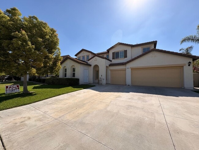 Building Photo - EASTVALE GREAT NEIGHBORHOOD- 4+2.5 EXECUTIVE HOME, QUIET NEIGHBORHOOD - AVAILABLE NOW!!! ONLY 2 C...