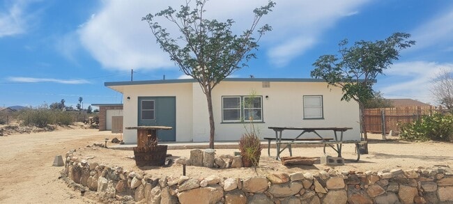 Building Photo - Eclectic 2 Bedroom 1 Bathroom Home