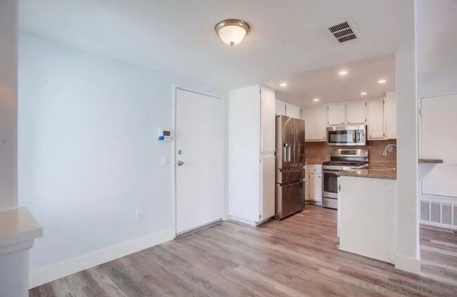 Photo - 450 Stoney Point Way