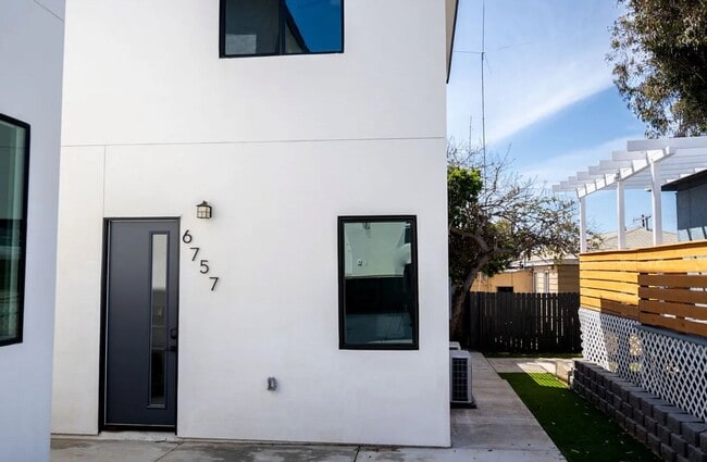 Photo - 6753 N Elman St Unit 6757