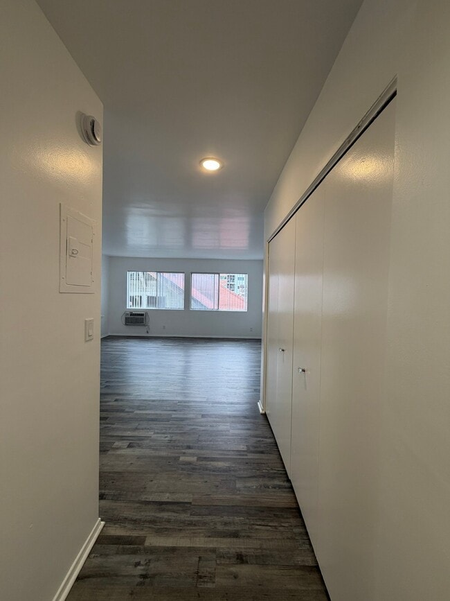 Photo - 1825 N Gramercy Pl Unit 311