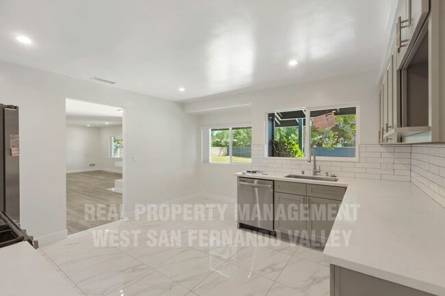 Building Photo - Beautifully Remodeled Single Family Home with Pool