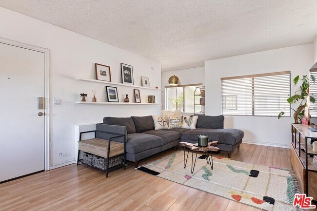 Photo - 5805 Whitsett Ave Unit 206