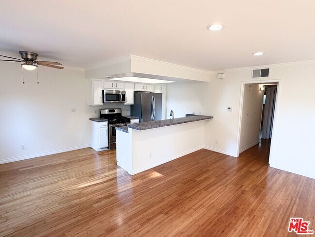 Photo - 2700 Cahuenga Blvd Unit 2209