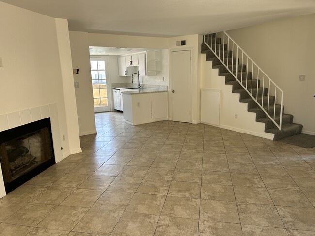Building Photo - 575 E St Unit 3
