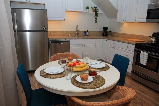 Building Photo - 12118 Ramona Ave Unit E