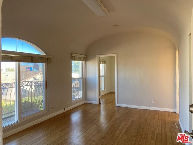 Photo - 1637-1637 S Bronson Ave