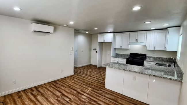 Photo - 156 E Marshall Blvd