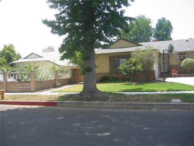 Photo - 7657 Teesdale Ave