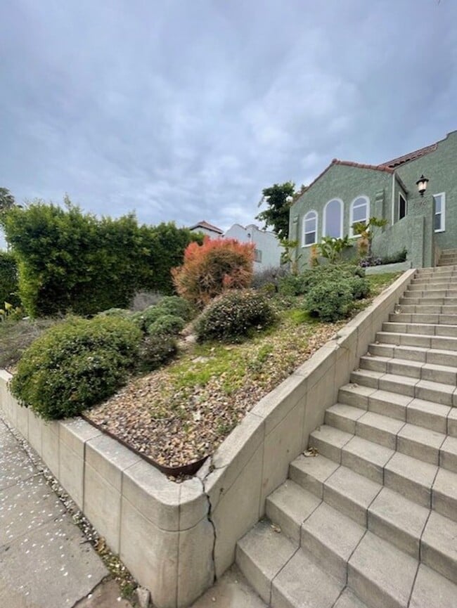 Photo - Stunning 4 bedroom 3 bath