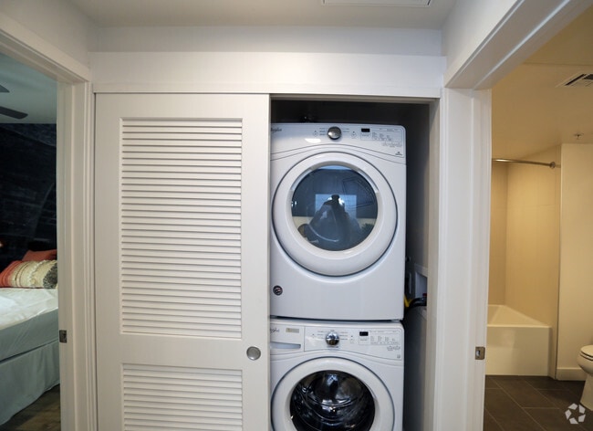 1BR, 1BA-In Unit Laundry - Avila