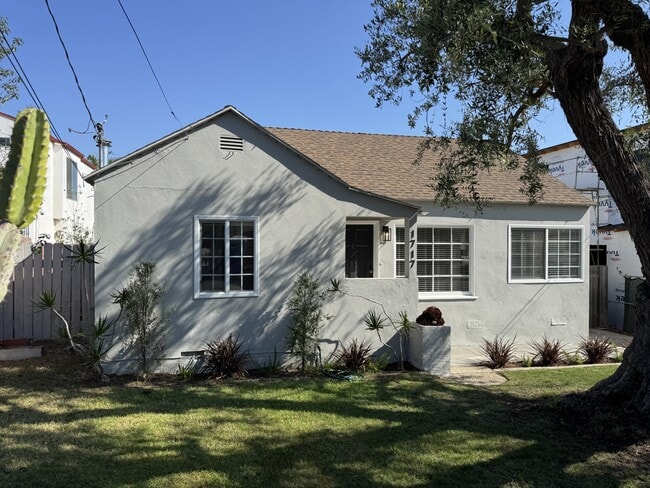 Building Photo - 1717 2nd St Rental