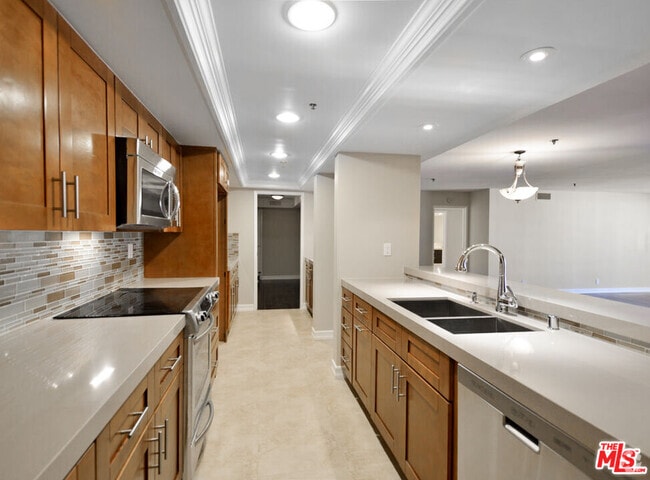 Building Photo - 10660 Wilshire Blvd Unit 705 Rental