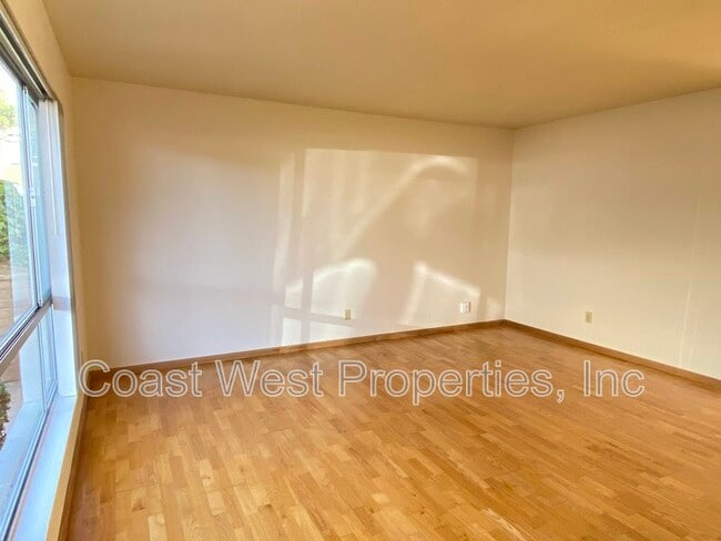 Building Photo - 1280 Goshen St Unit 6