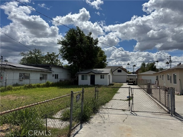 Photo - 1012 Aldgate Ave