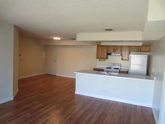 Photo - 10611 Moorpark St Unit 10611 Moorpark Street 202