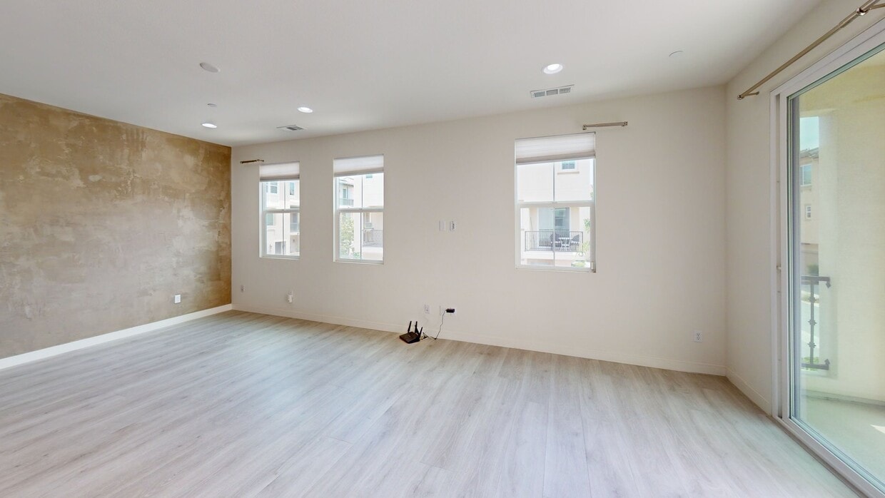3D Tour - 597 Mustang St Condo