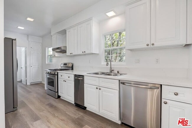 Photo - 212 N Palm Dr