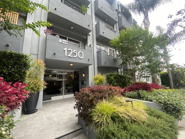 Photo - 1250 Kings Rd Townhome