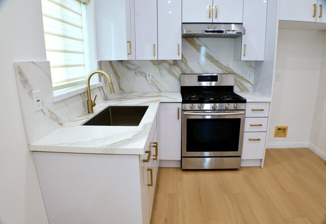 Photo - 13127 Azores Ave